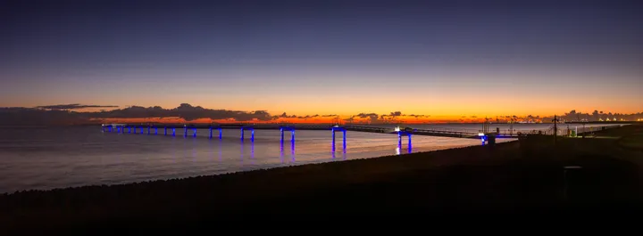 the-hial-structure-which-extends-370m-into-moreton-bay.